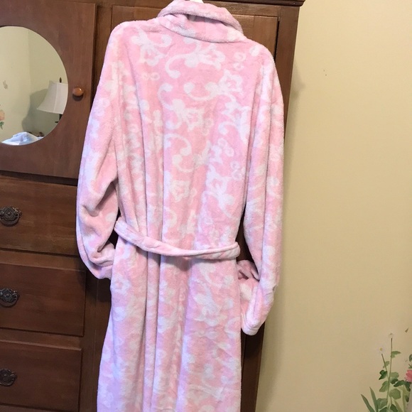 Fluffy Robe - Picture 6 of 6
